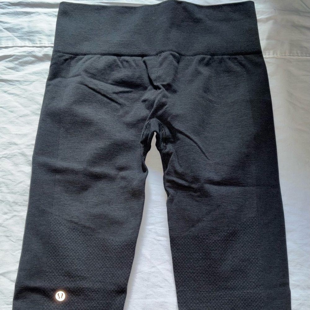 Lululemon compression fit crop leggings